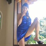 橋本マナミグラビア動画 ノーブラ＆黒ショーツ＆バックレス青ドレスの濃艶美女